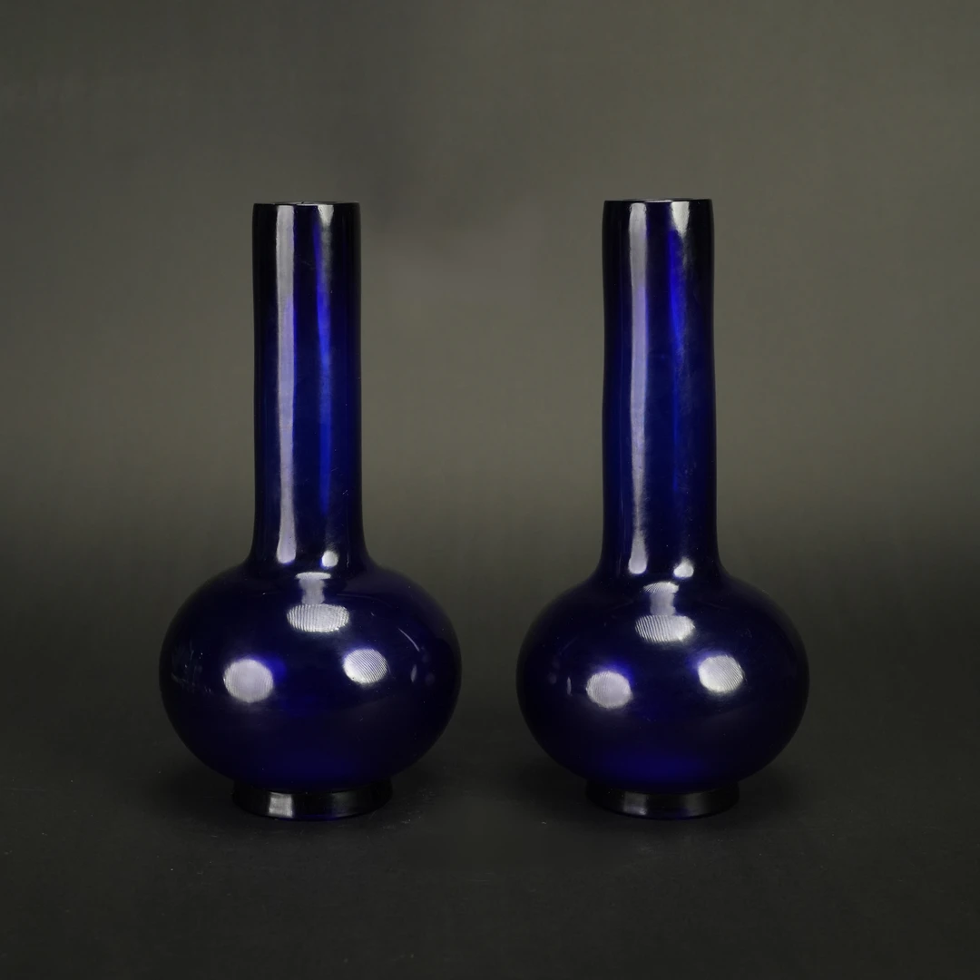 LOT 111418清晚期 蓝料长颈瓶一对
