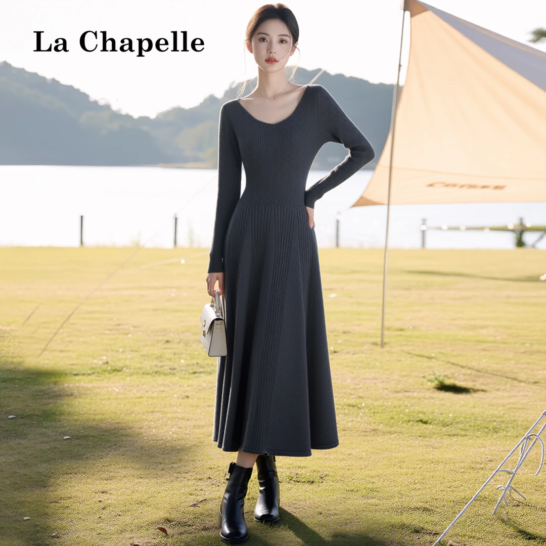 拉夏贝尔配大衣V领长袖针织衫连衣裙女秋冬气质修身显瘦打底毛衣