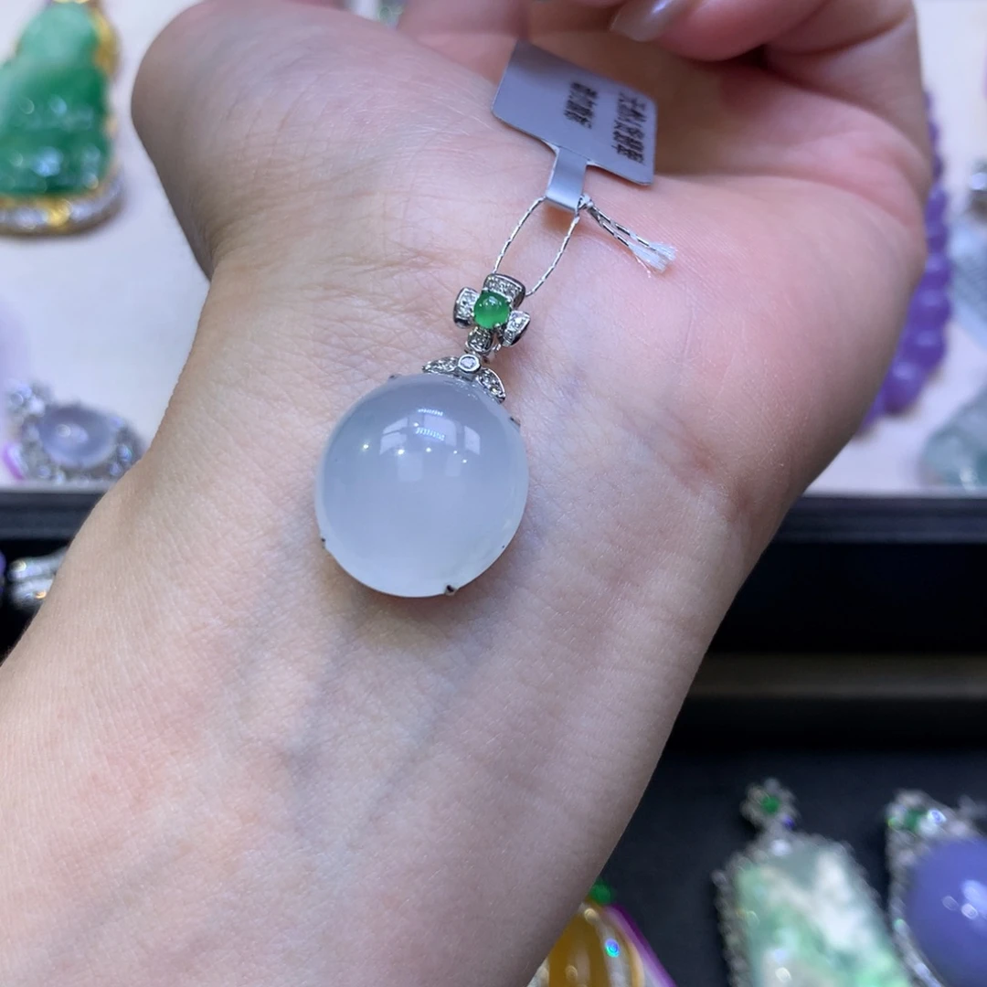 ****a翡翠18K金镶嵌颈饰