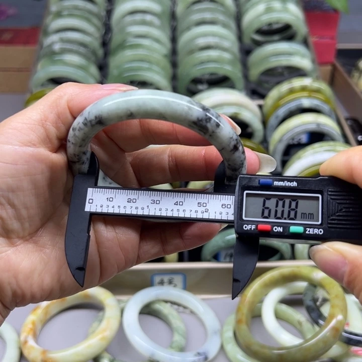 蛇纹石玉未镶嵌手镯147