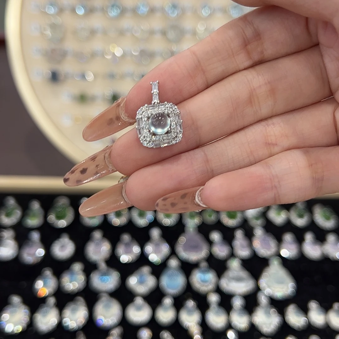 张***_蛇纹石玉银S925镶嵌颈饰