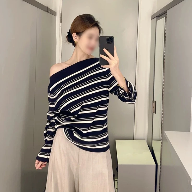 慵懒风女装秋冬新款气质宽条纹斜肩长袖针织衫一字领露肩打底上衣