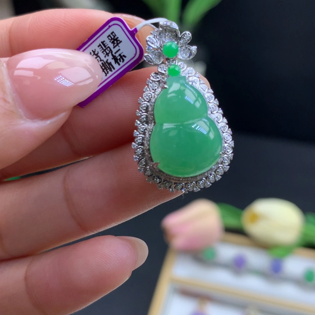 阿***部翡翠18K金镶嵌颈饰