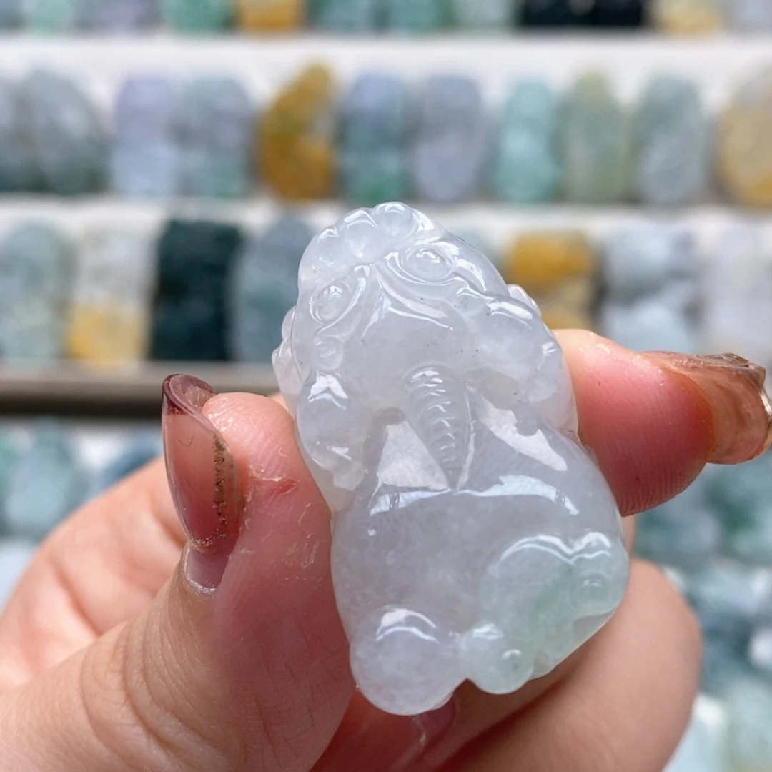 翡翠吊坠(赠链)未镶嵌