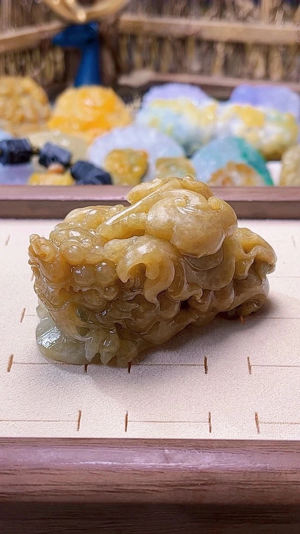 【新春好物】天然缅甸翡翠黄翡大貔貅手把件毛货需抛光尺寸72-36-37