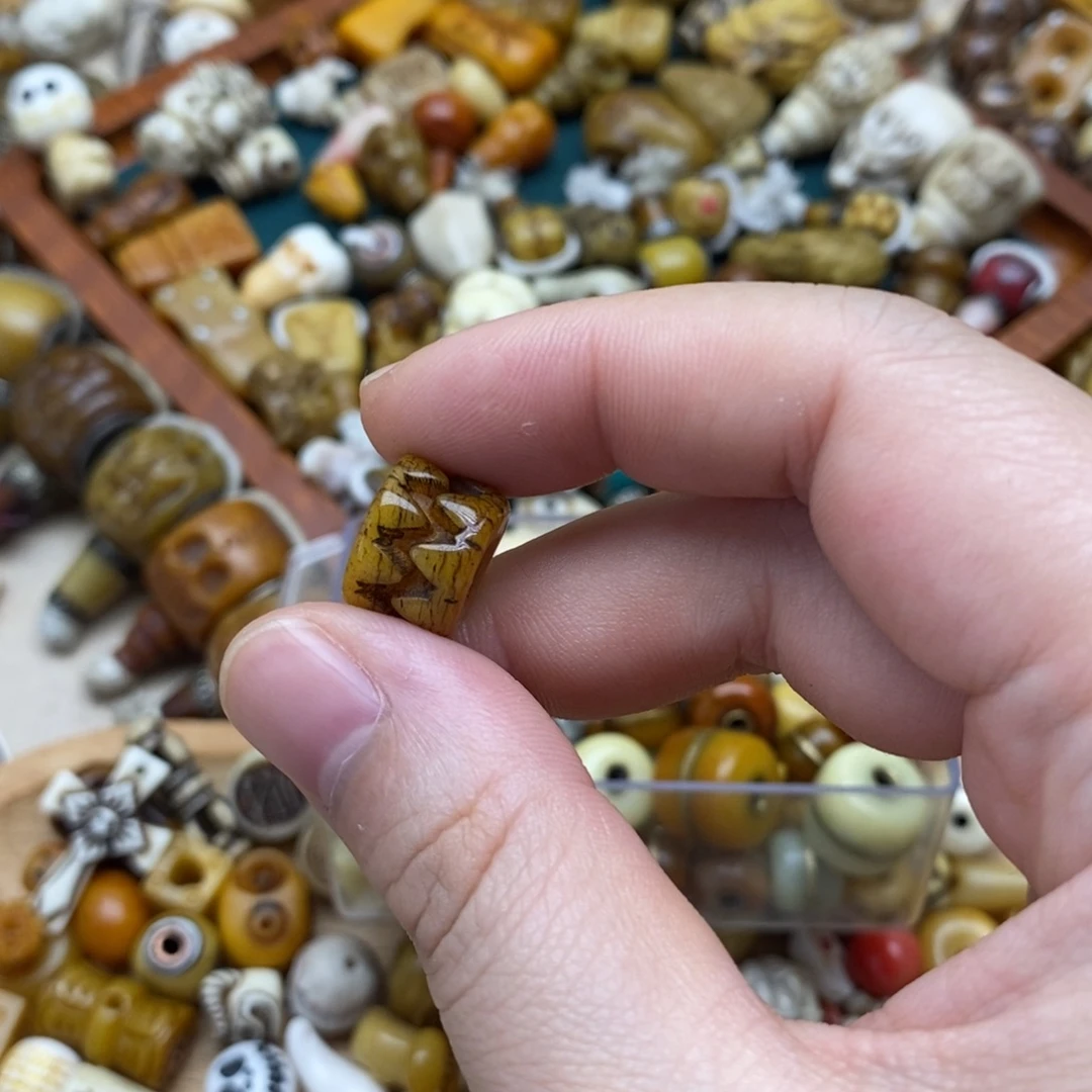 @***种其他驼骨配饰配件