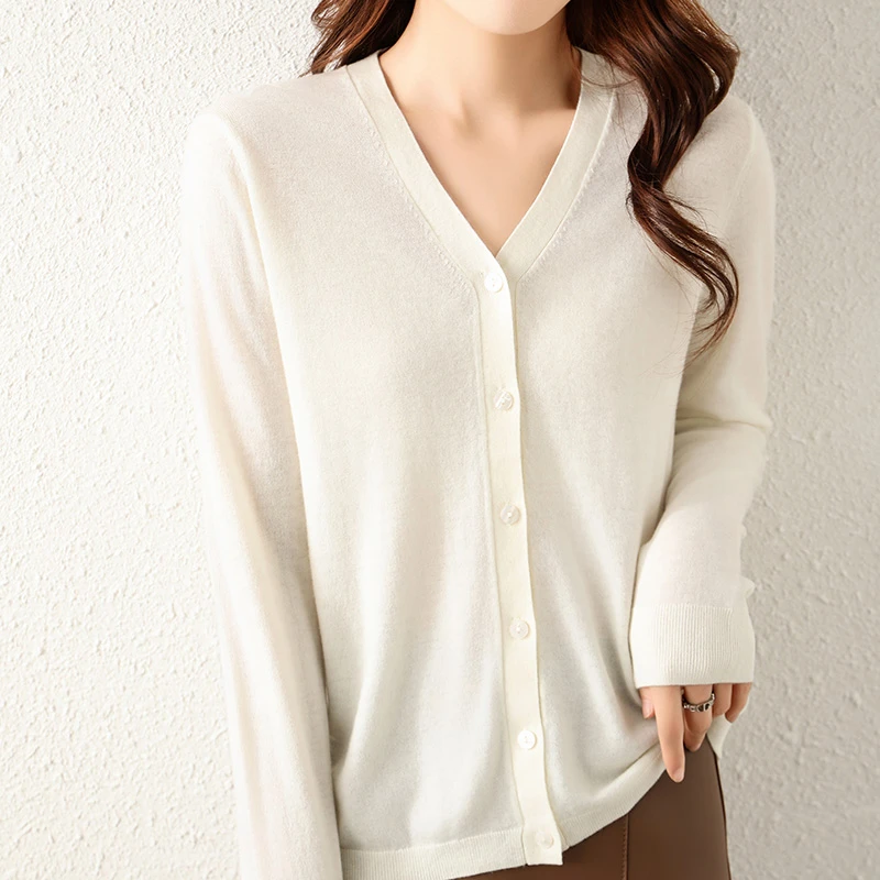 Mandsibil曼德西比利2025春季新款V领系扣长袖针织开衫女纯色简约