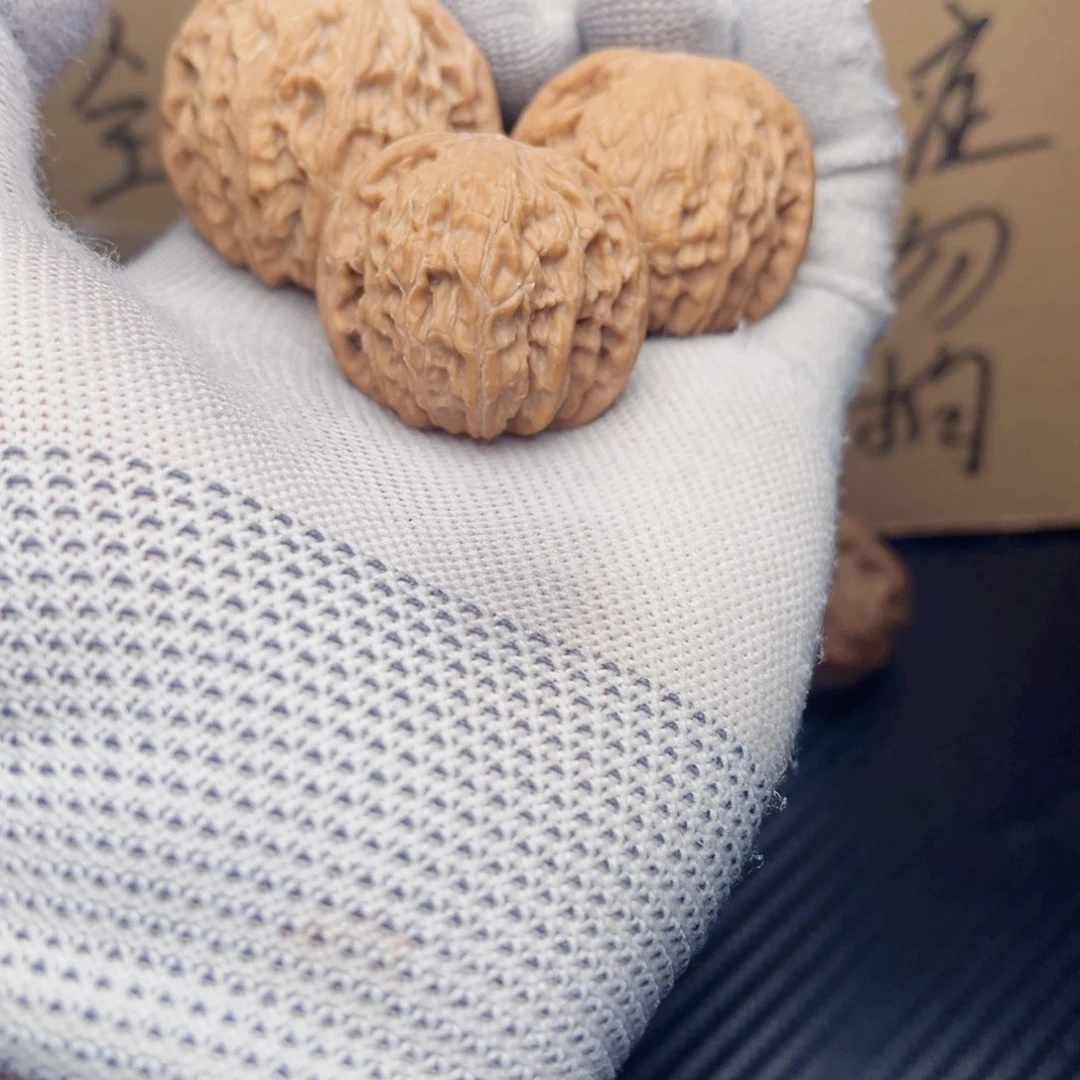 文玩核桃把件青**城一家三口