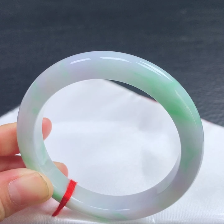 翡翠手镯未镶嵌55圈