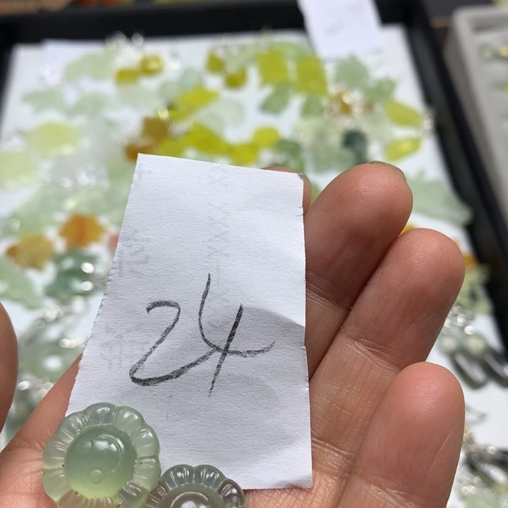 蛇纹石玉耳钉足银镀金镶嵌静*