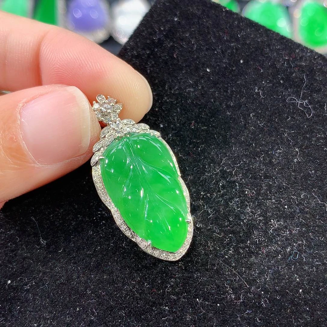 翡翠18K金镶嵌颈饰