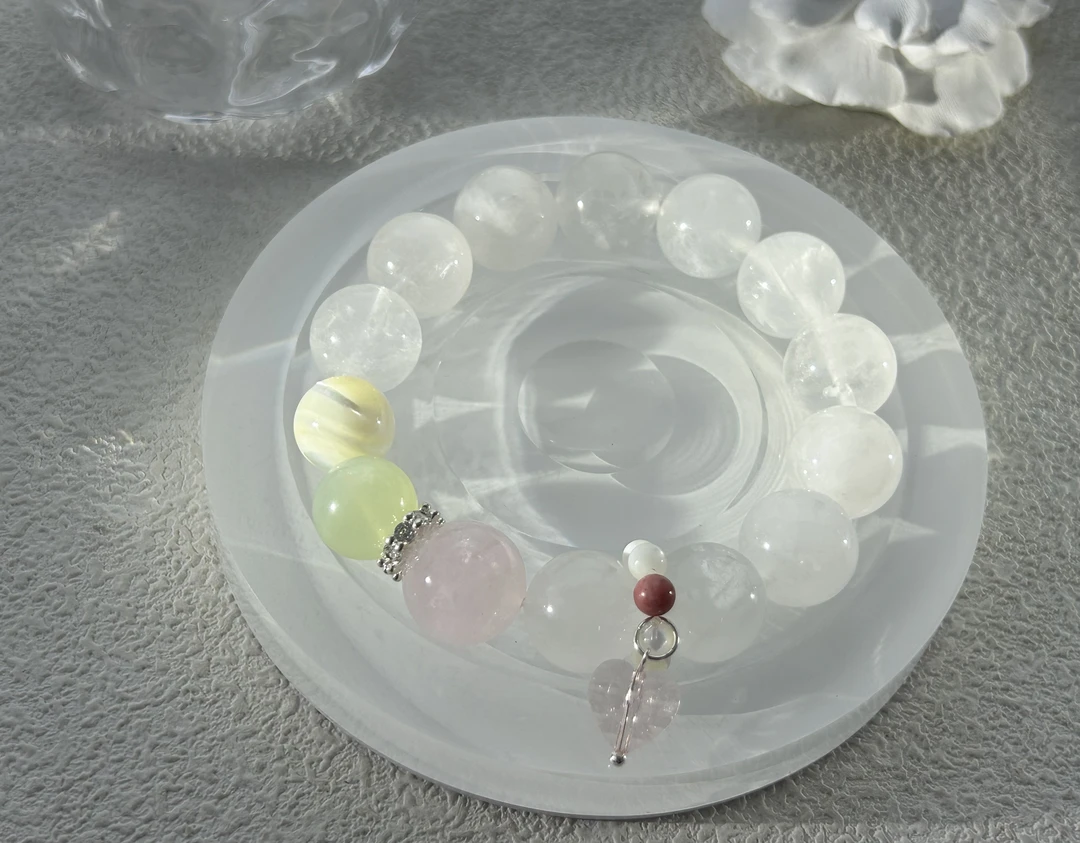 【一只幸子】石奶白晶粉水手串