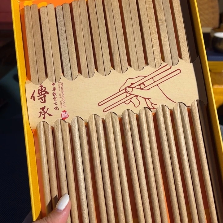 金丝楠木质筷子带礼盒