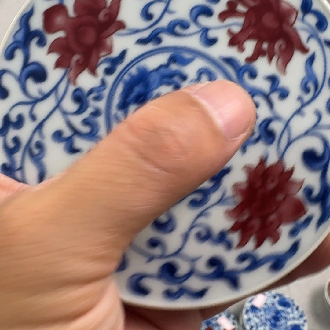 杯釉里红缠枝莲盖置