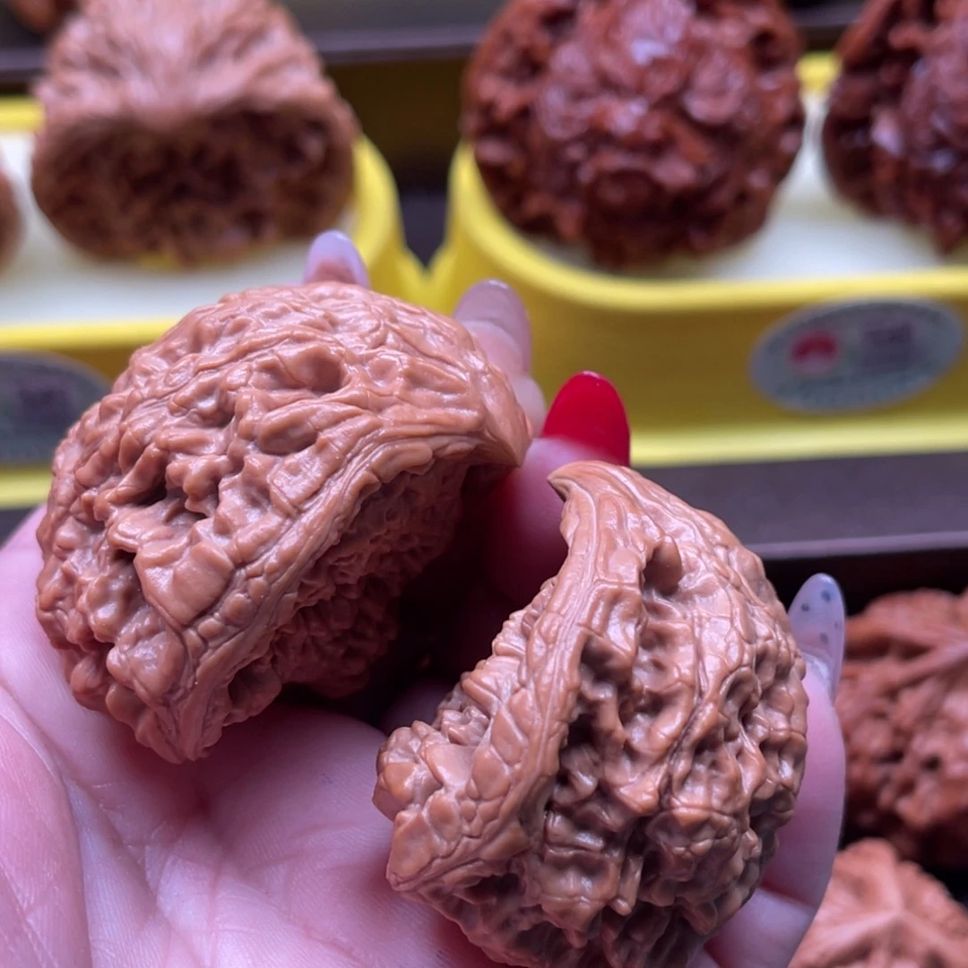 文玩核桃吊坠聚宝盆的设计也是非常的好看的呢