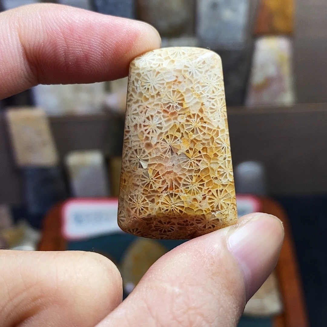 石英质玉（非洲翠）合金颈饰