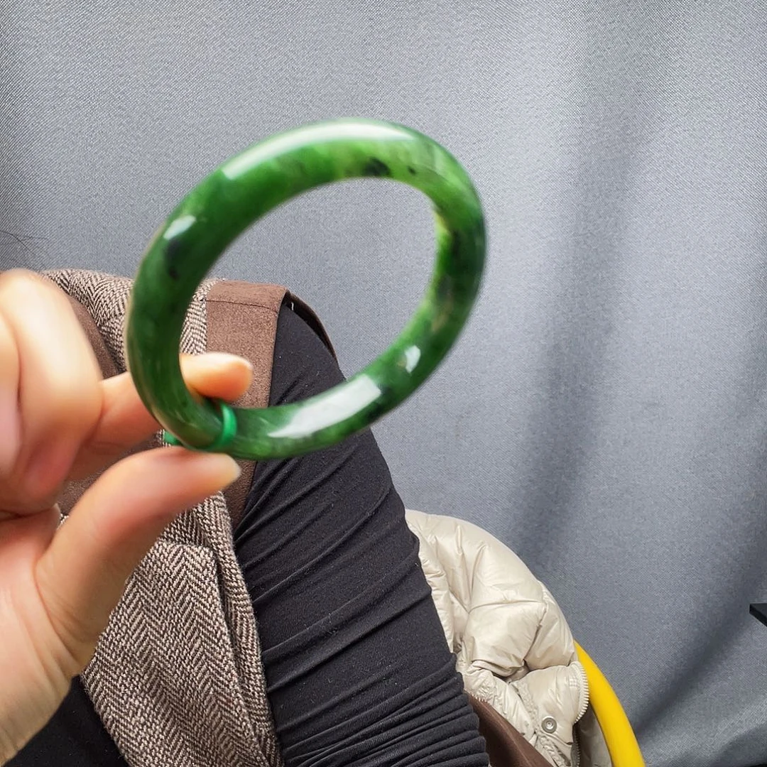 安***静和田玉未镶嵌手镯