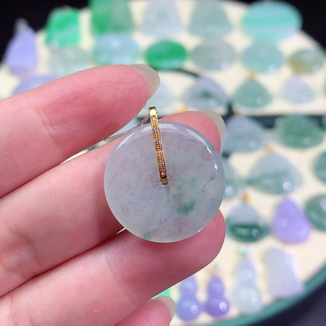 翡翠18K金镶嵌颈饰平安扣