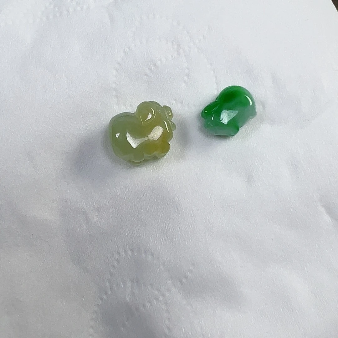 翡翠散珠用****8翡翠猪2个