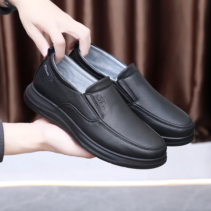 老北京布鞋宽松大码男鞋中老年爸爸鞋仿皮鞋一脚蹬懒人百搭春秋鞋