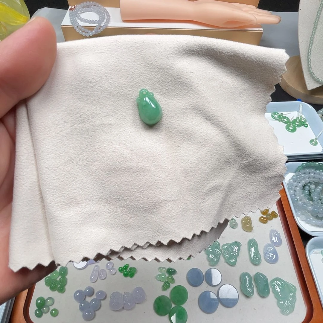 未镶嵌翡翠耳饰1