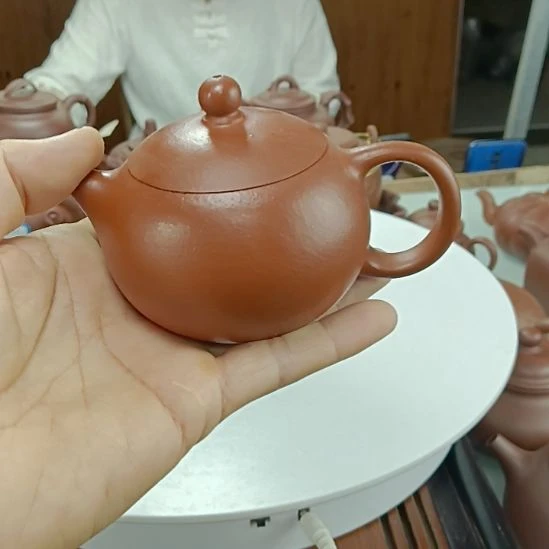 茶壶紫砂工作人员