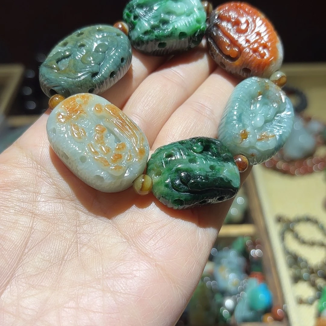 翡翠未镶嵌颈饰原创歌曲