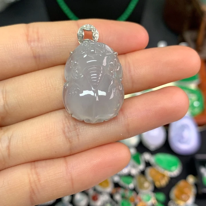 翡翠18K金镶嵌颈饰翡翠