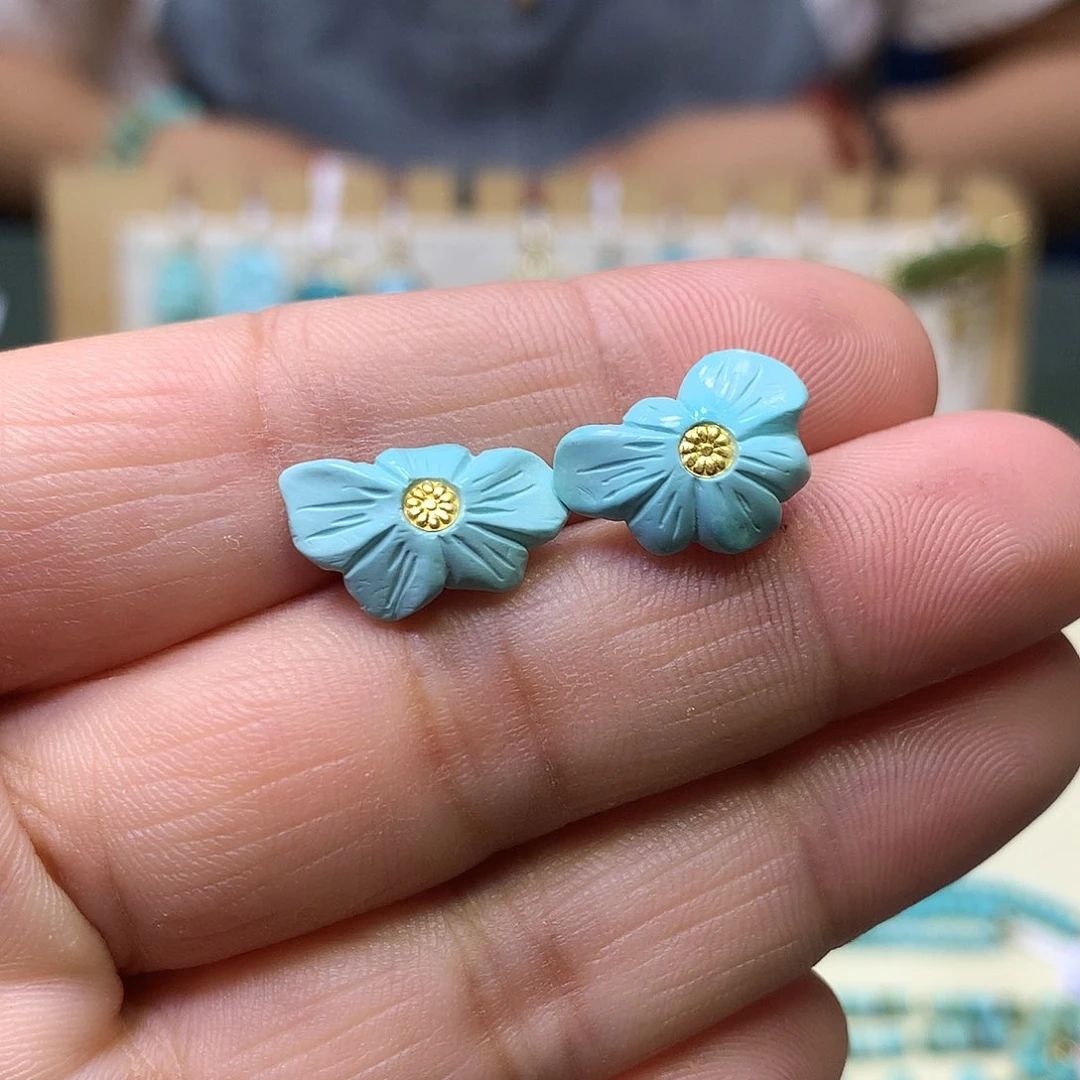 绿松石18K金镶嵌耳钉