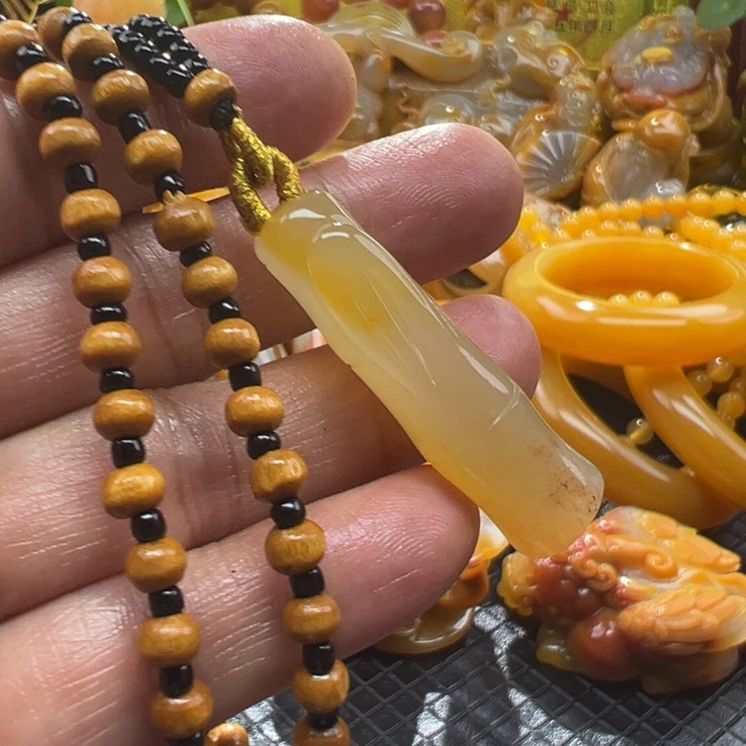 石英质玉未镶嵌颈饰