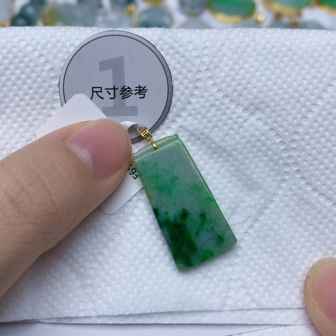 翡翠18K金镶嵌颈饰天然A货翡翠