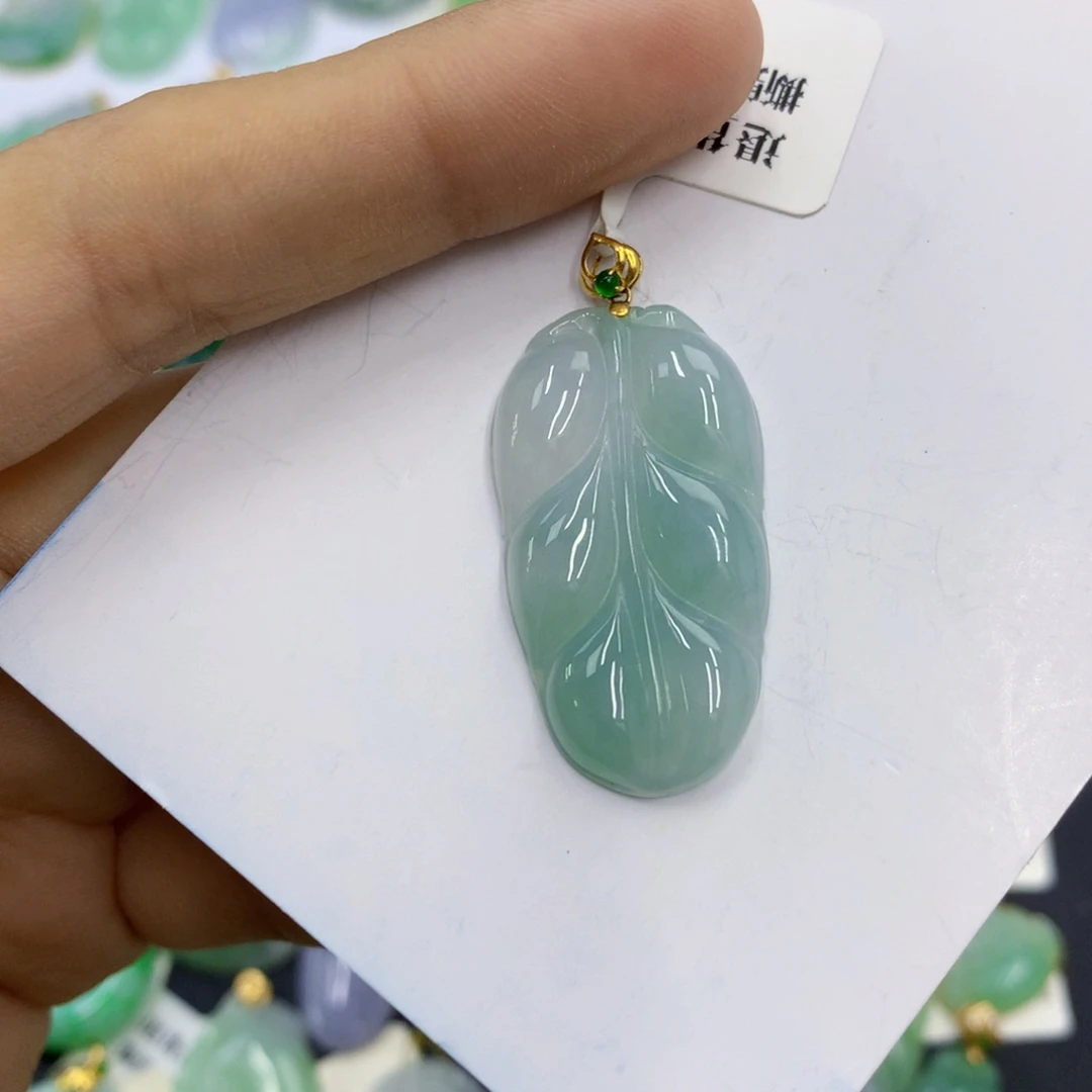 翡翠18K金镶嵌颈饰翡翠
