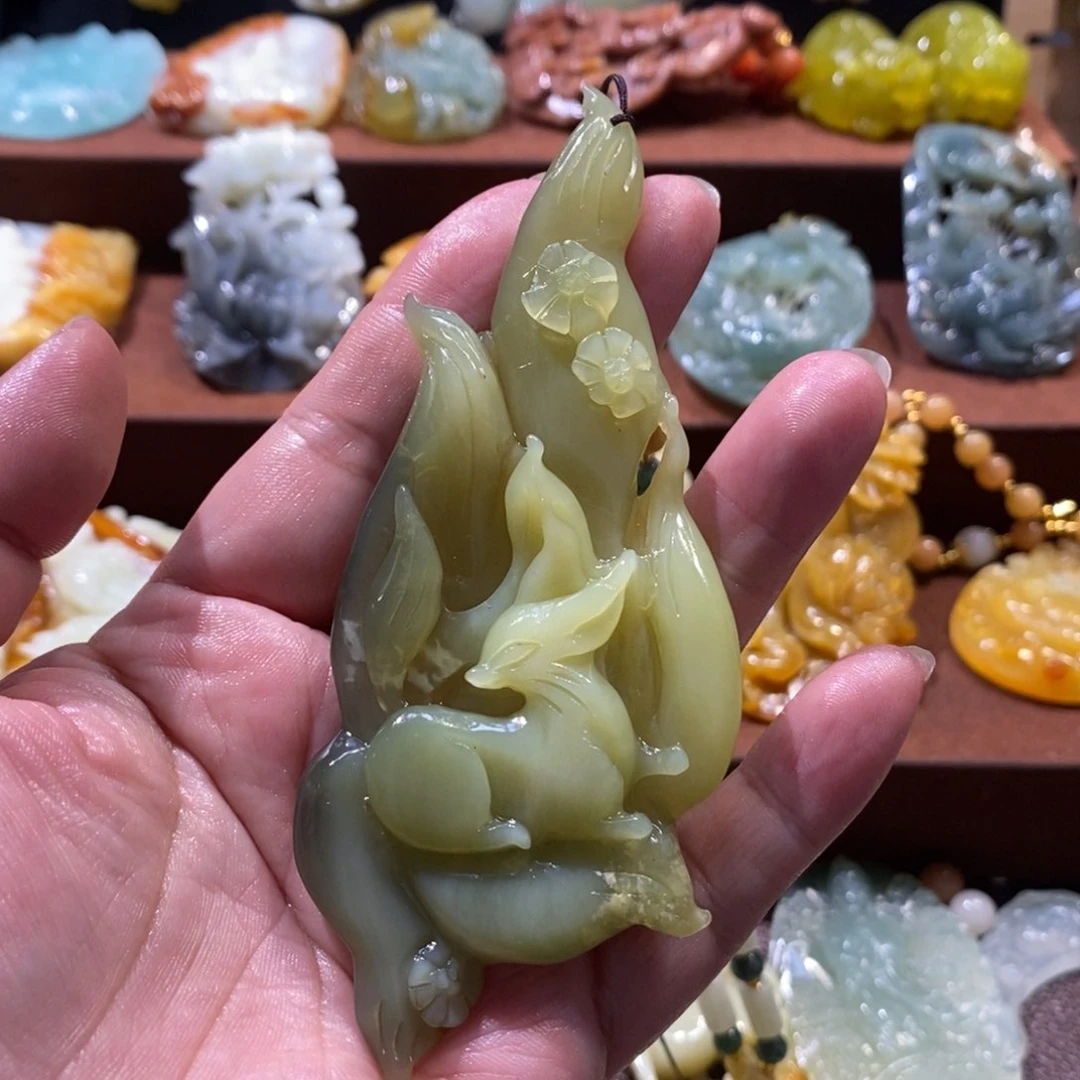 蛇纹石玉颈饰未镶嵌
