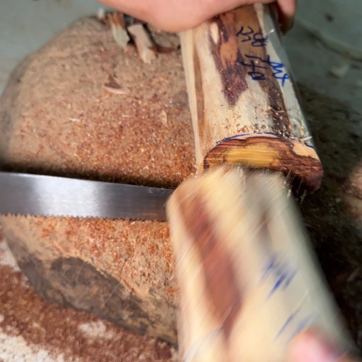 日***砣木海南，海北飞灰尘。甘受商于仪诳楚