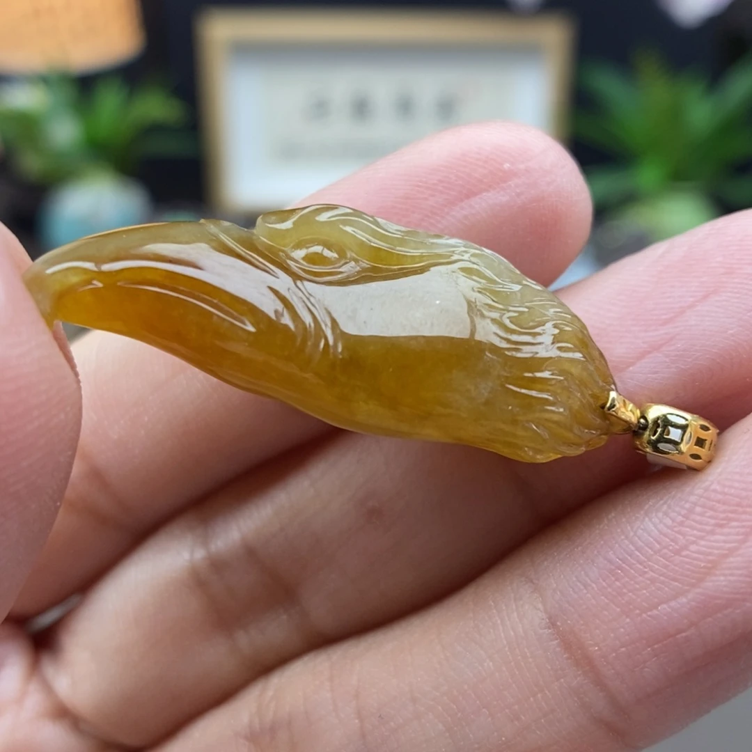 翡翠18K金镶嵌颈饰吊坠