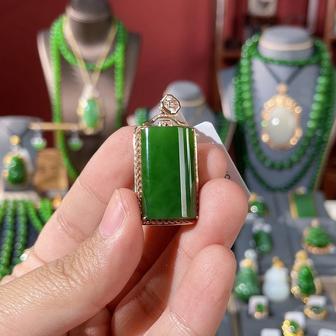 和田玉（碧玉）18K金镶嵌颈饰