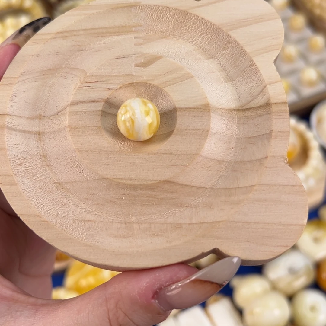 琥珀未镶嵌手串金瓷白虎皮13.6m