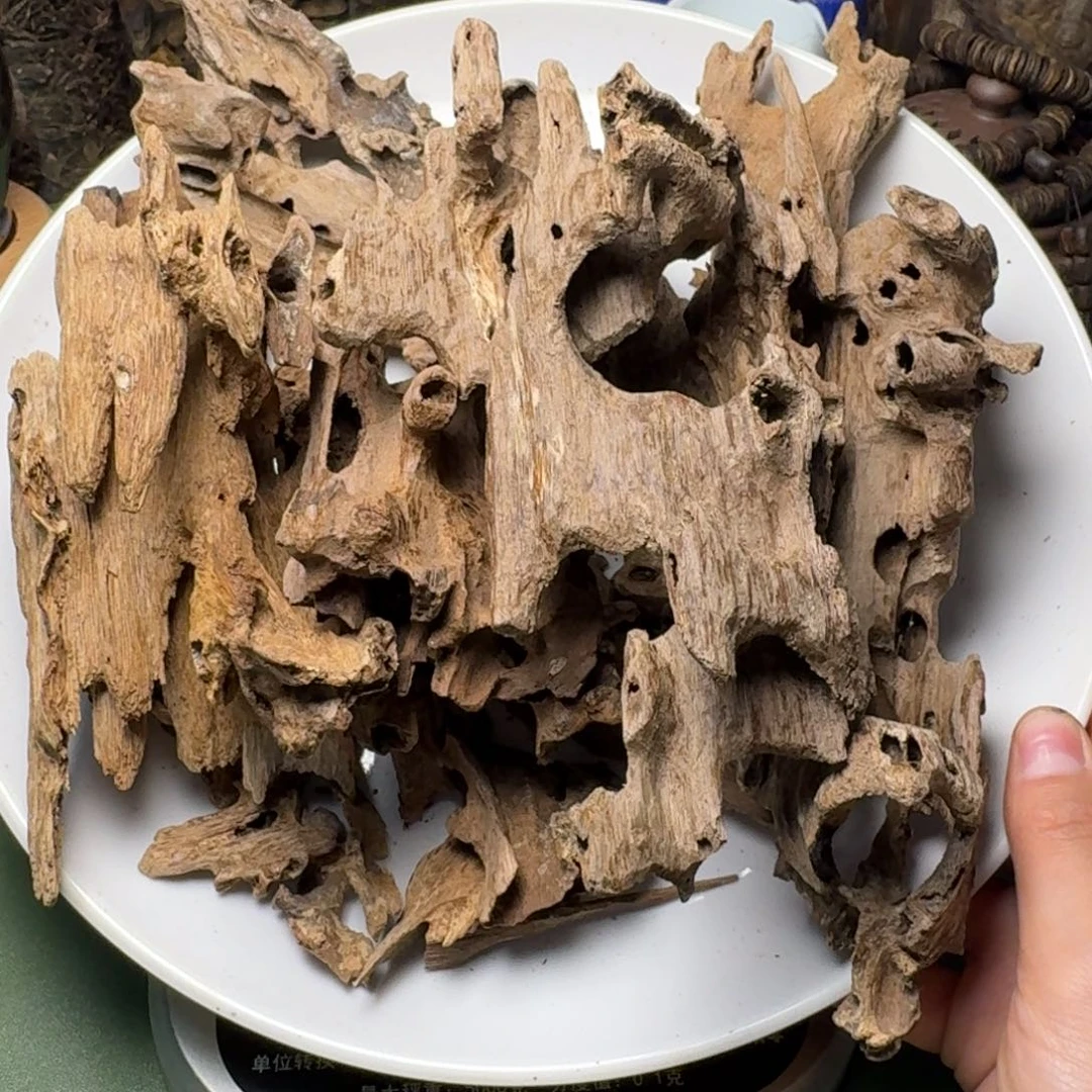 沉香手把件黄***丨香港天然野土沉虫漏老香块料197.9克