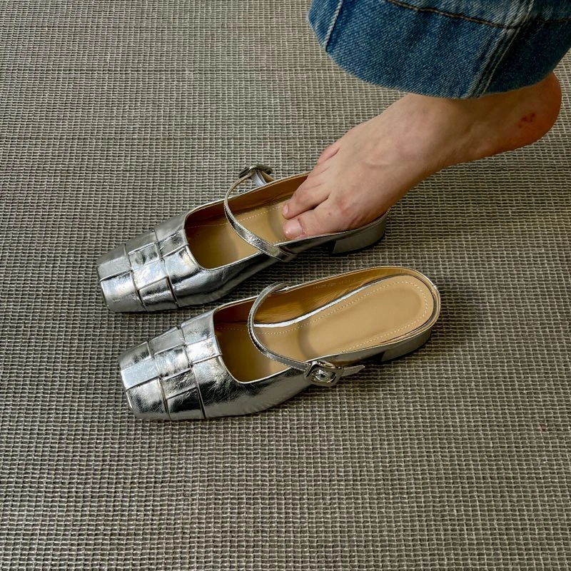 半拖鞋女款2025新款全皮包头中跟镂空洋气软底凉鞋小众设计感