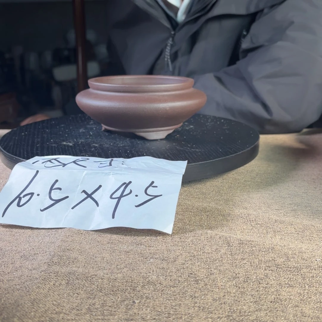 A宜兴紫砂小花盆