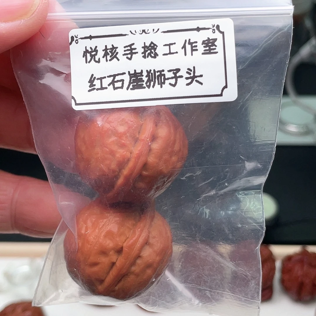 文玩核桃把件红石崖狮子头