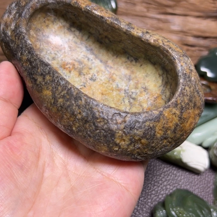 岫岩河磨玉（透闪石质玉）未镶嵌颈饰