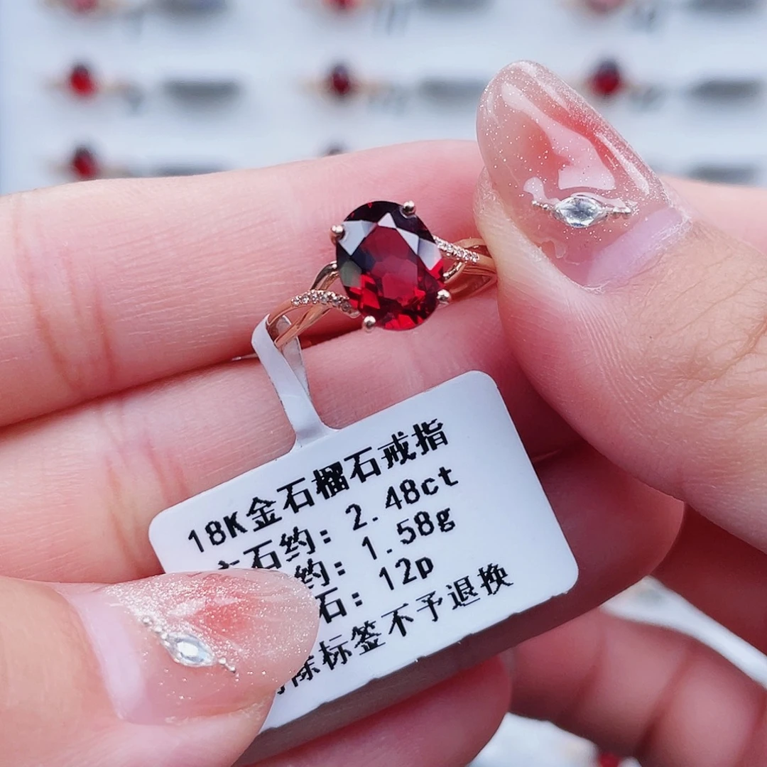 18K金镶嵌戒指石榴石