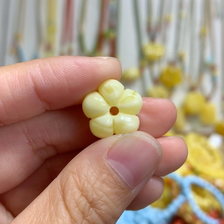 蜜蜡未镶嵌裸石配饰