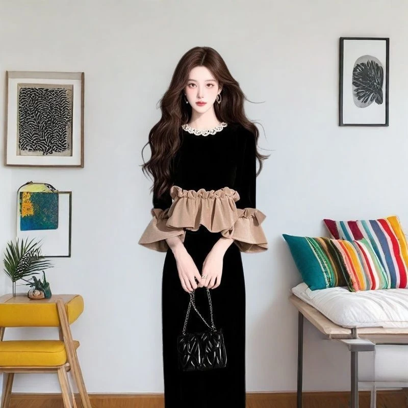 小香风黑色丝绒上衣半身裙套装2025韩系穿搭高级感超时尚独特漂亮