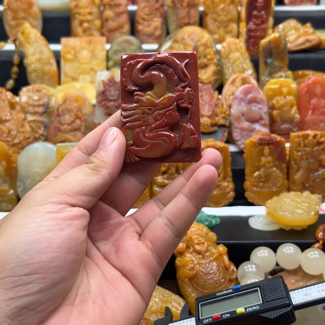 未镶嵌石英质玉（黄龙玉）黄龙玉