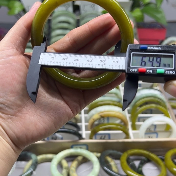 蛇纹石玉未镶嵌手镯60