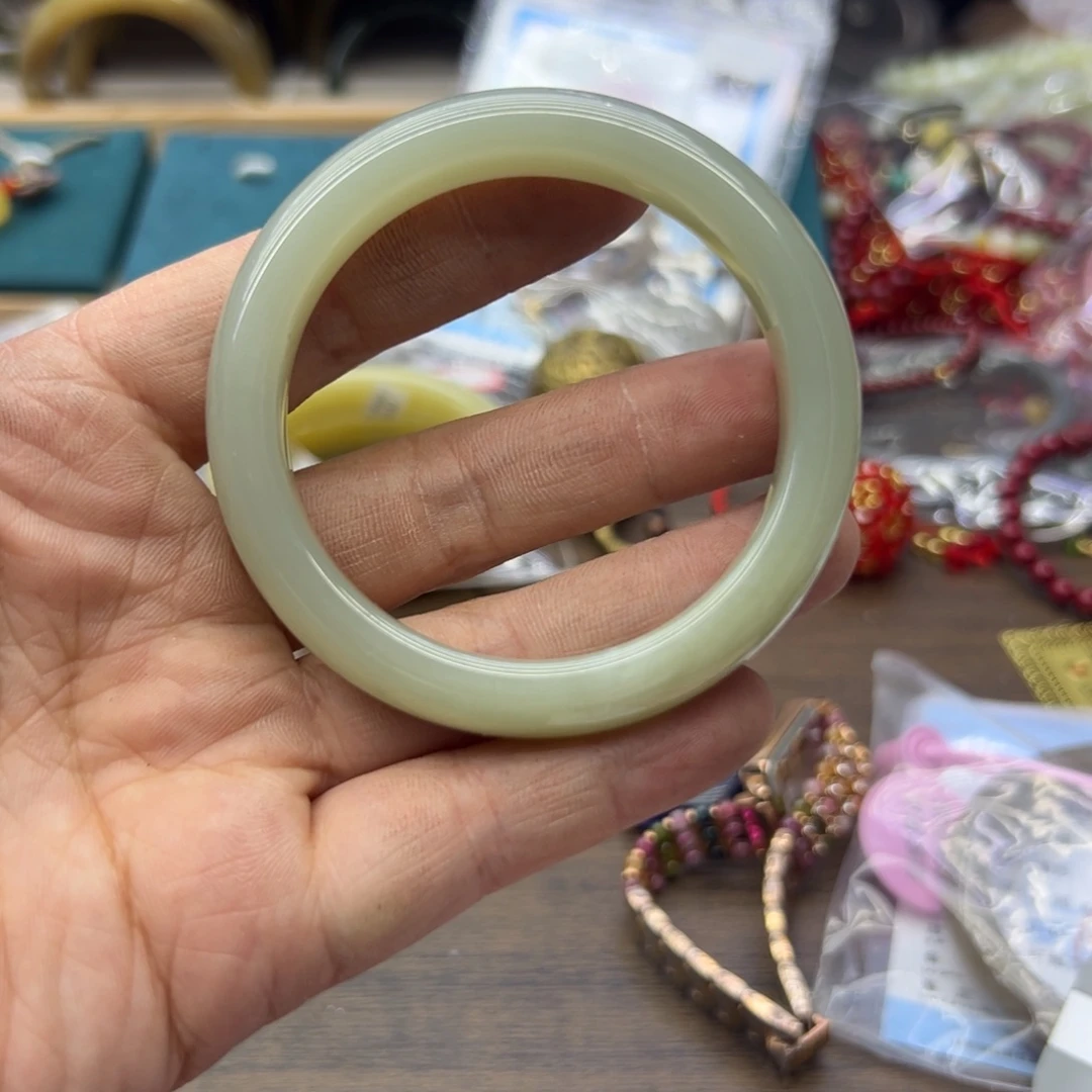 和田玉未镶嵌手镯53.6圈围377