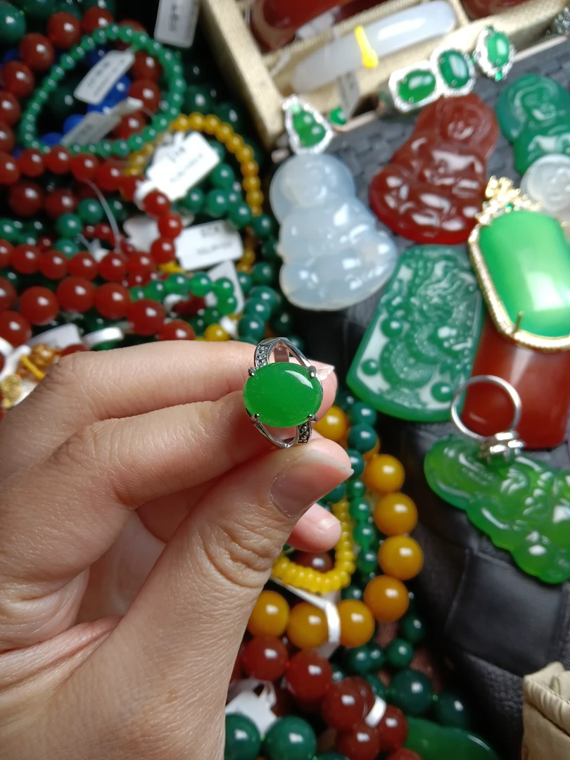 玛瑙玉髓绿色戒指