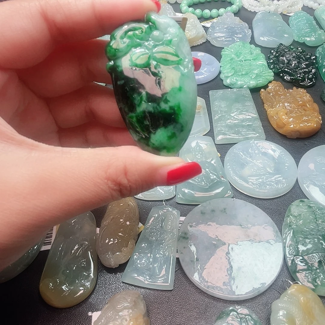 翡翠未镶嵌颈饰吊坠